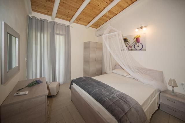 Efi Apartments Ájosz Górdiosz Kültér fotó